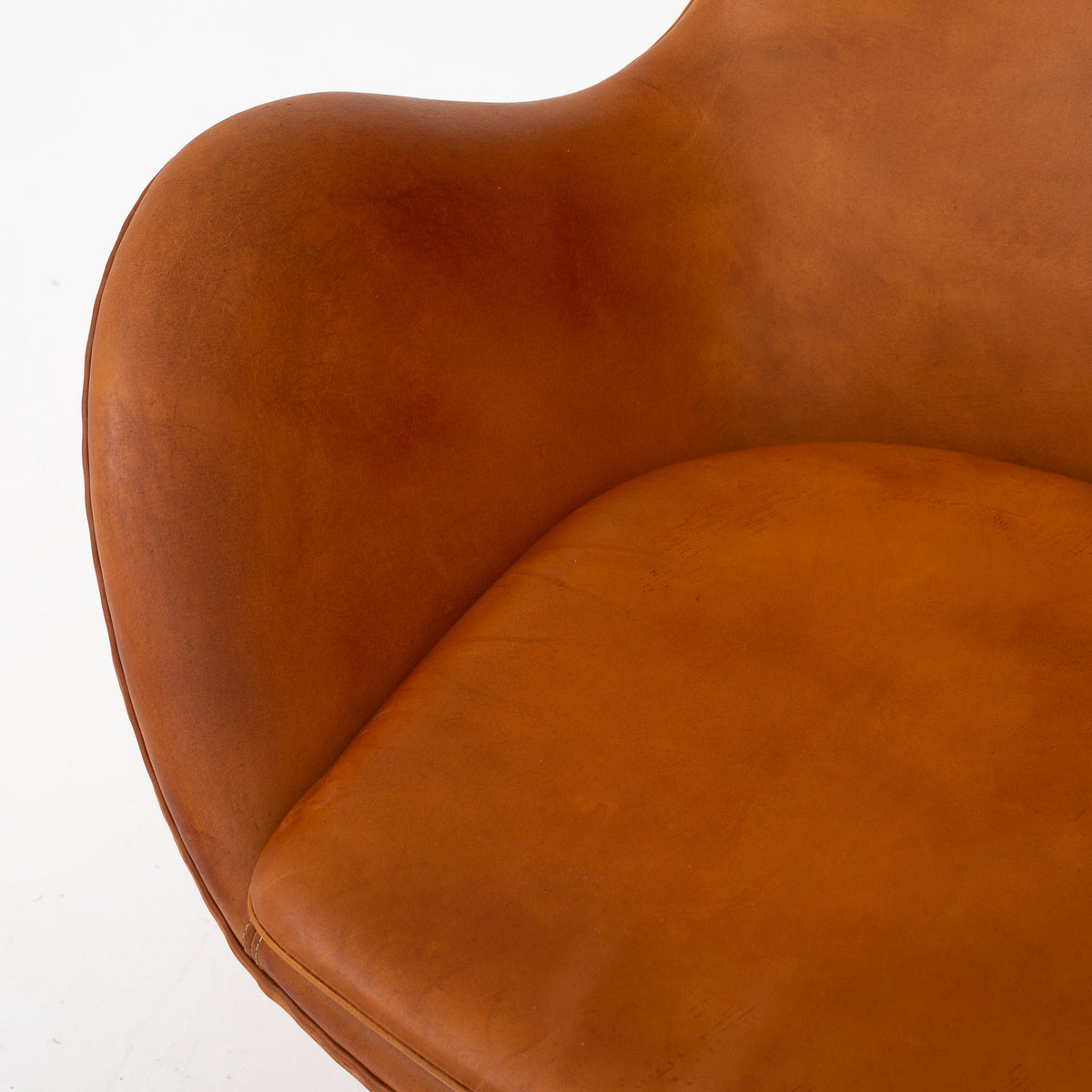 AJ 3316 - 'The Egg' in patinated leather