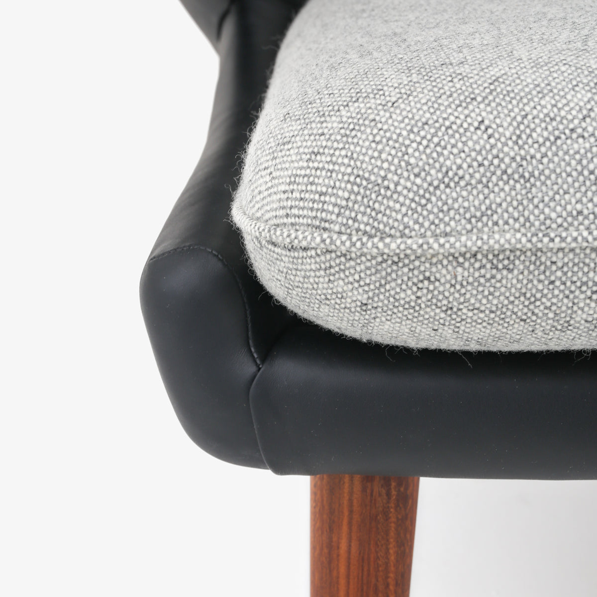 AP 19 - Papa Bear Chair in wool & leather