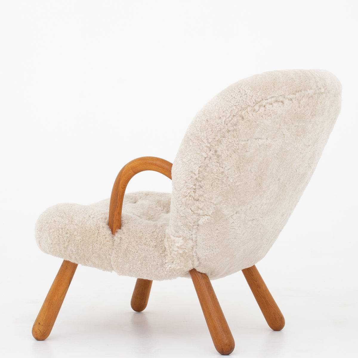 The Clam' in oak & lambs wool