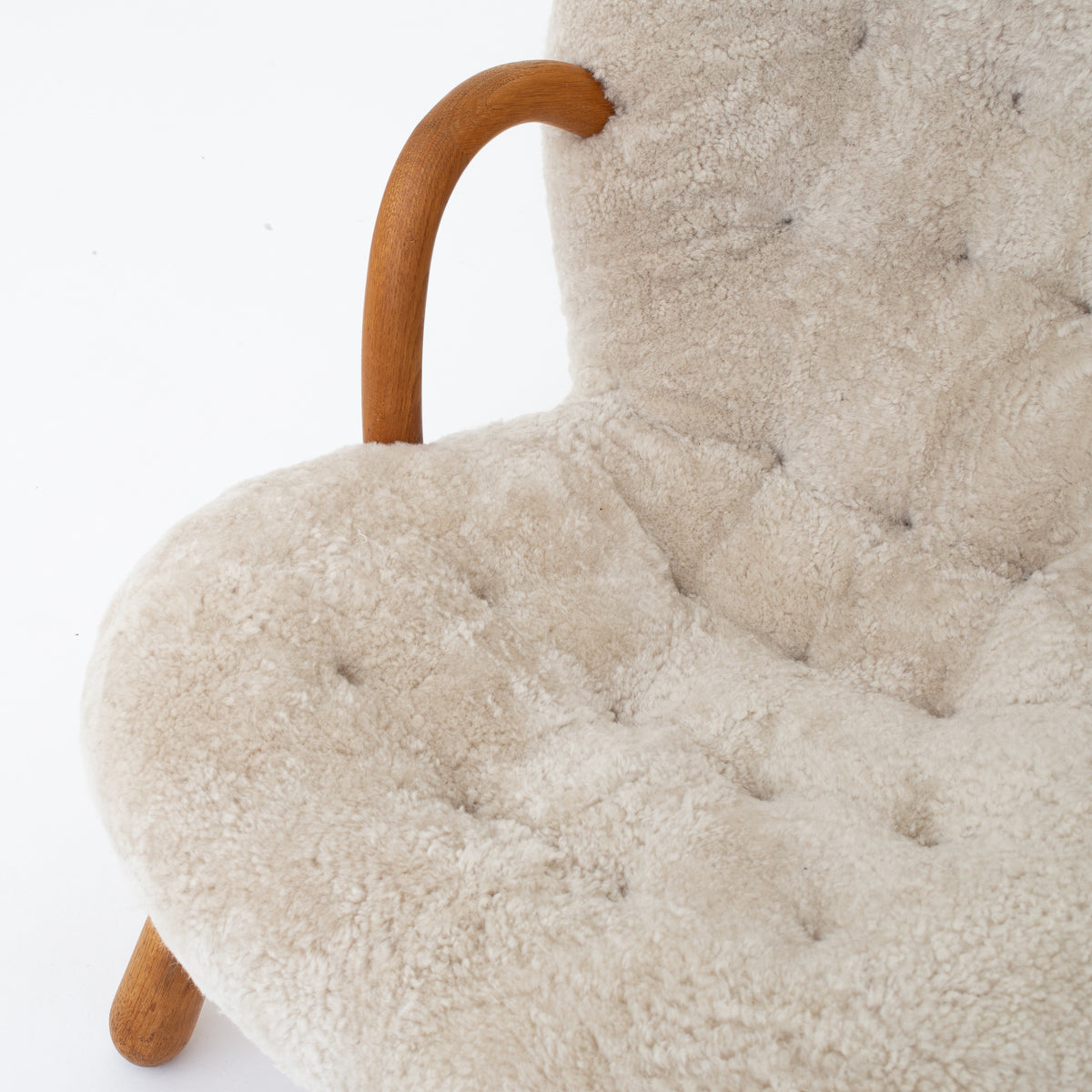 The Clam' in oak & lambs wool