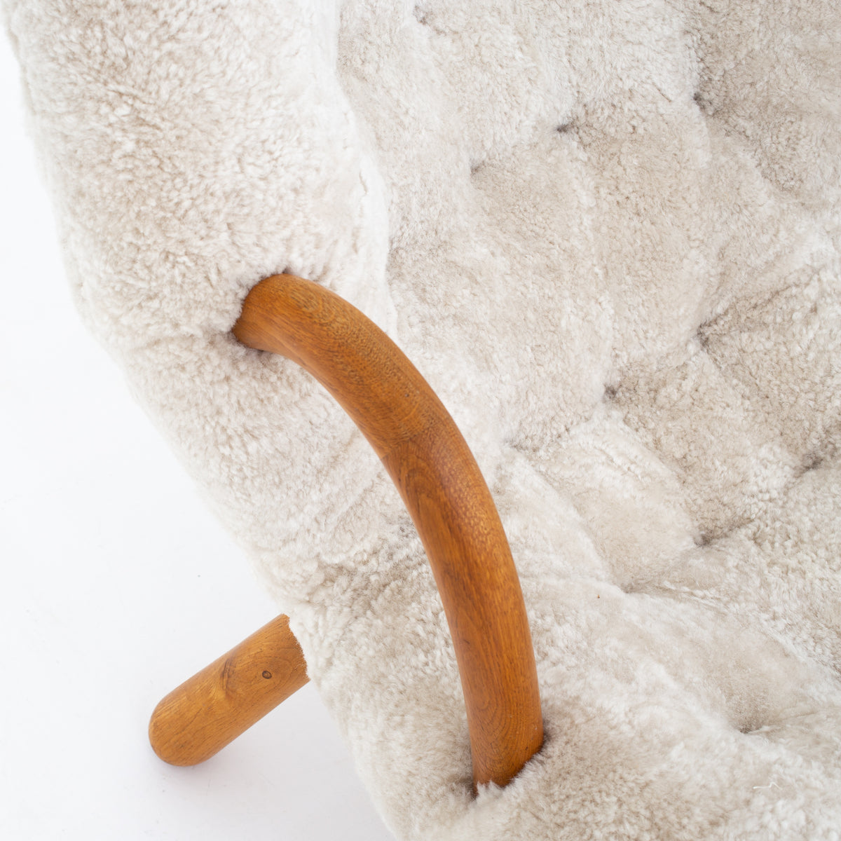 The Clam' in oak & lambs wool