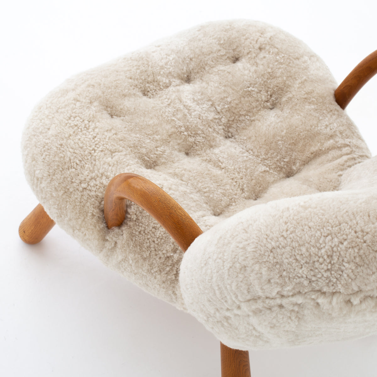 The Clam' in oak & lambs wool
