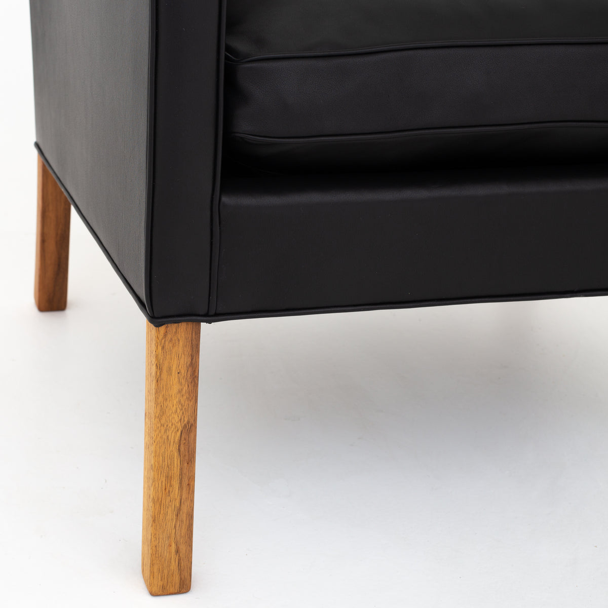 BM 2207 - Easy chair in Pleasure black