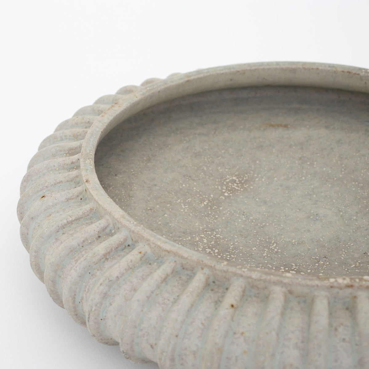 Ribbed dish in stoneware
