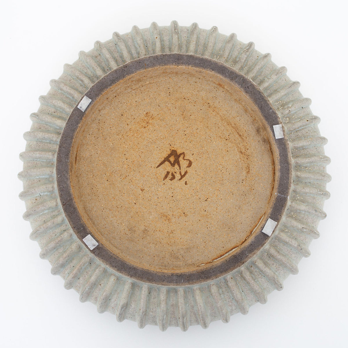 Ribbed dish in stoneware