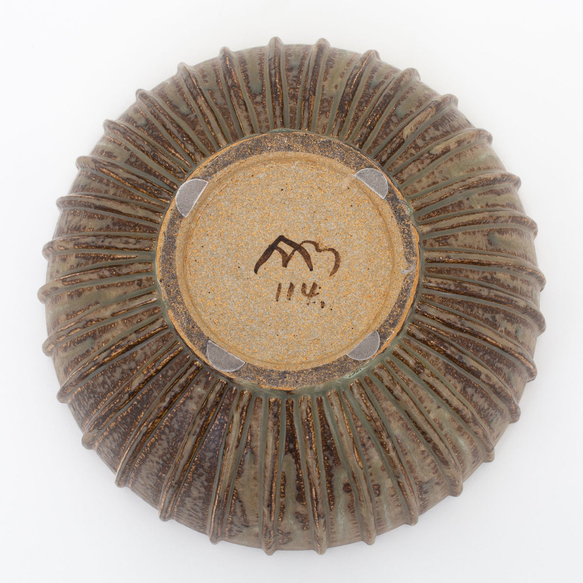 Ribbed bowl in stoneware