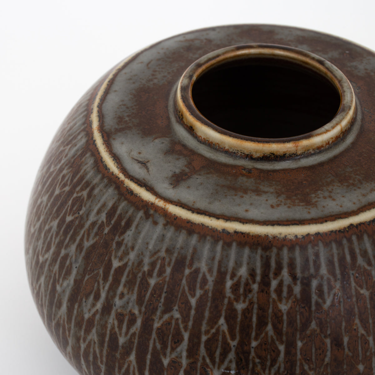 Round vase in stoneware