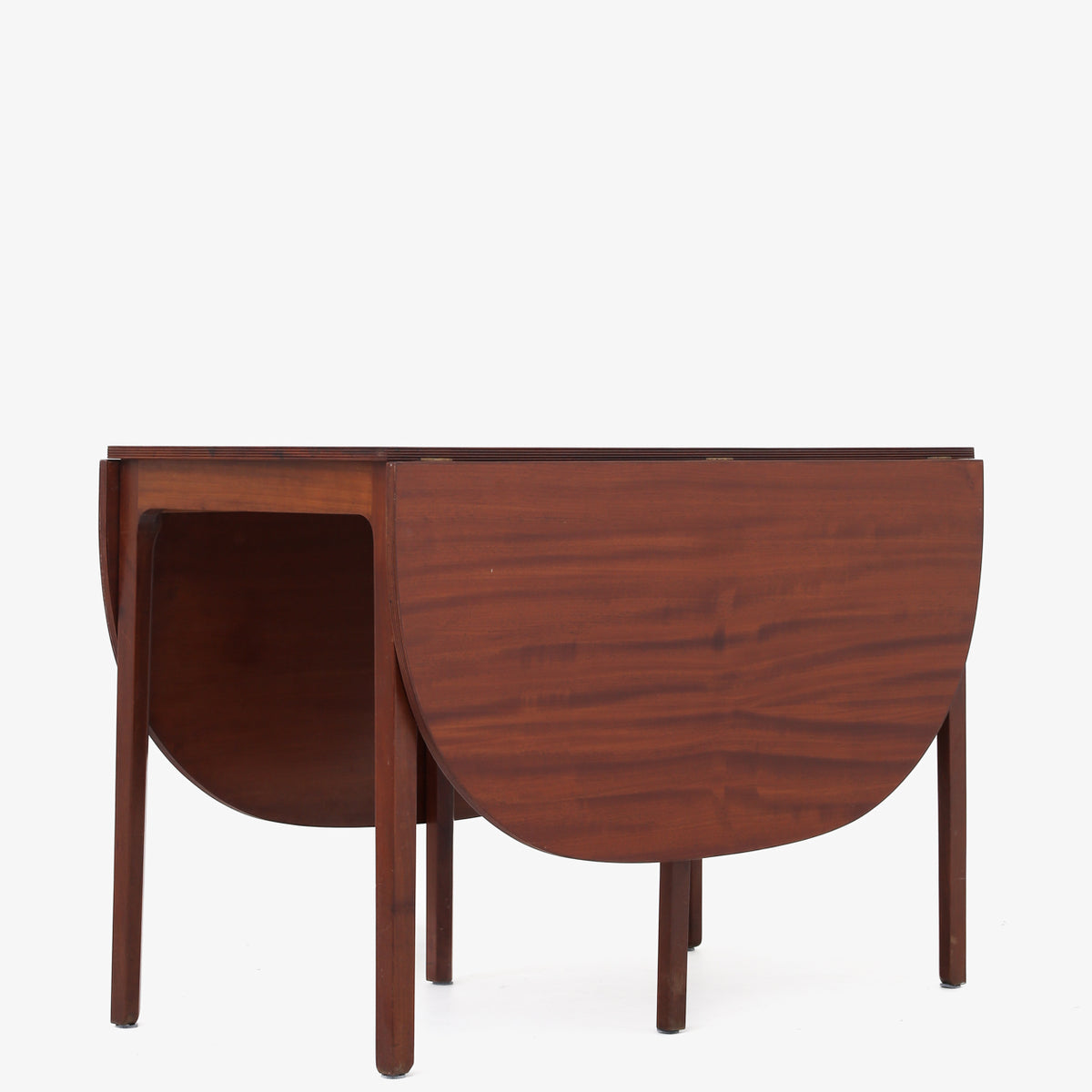 Dining table in mahogany