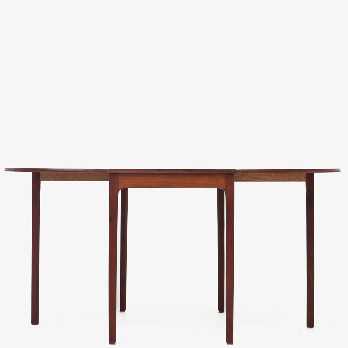 Dining table in mahogany