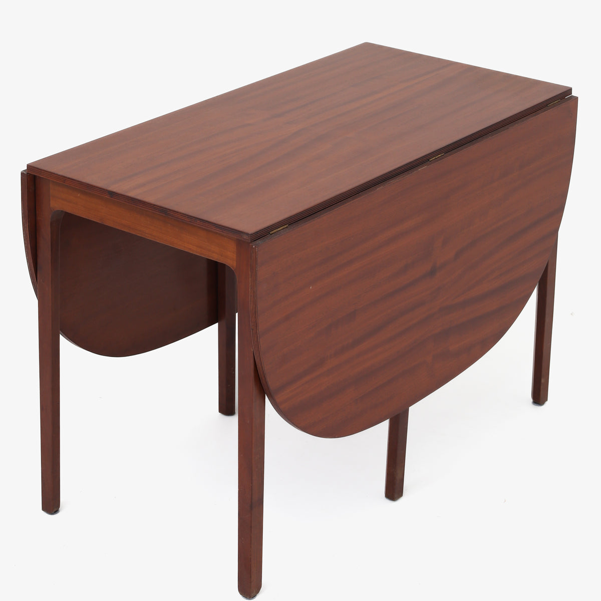 Dining table in mahogany
