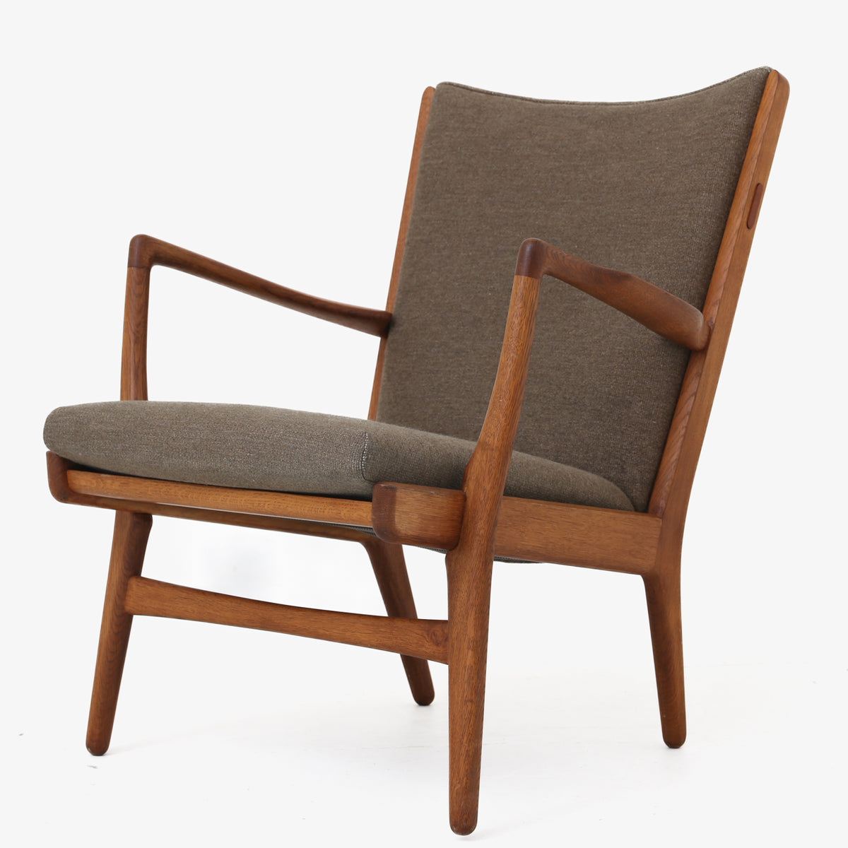 AP 16 - Easy chair in patinated oak