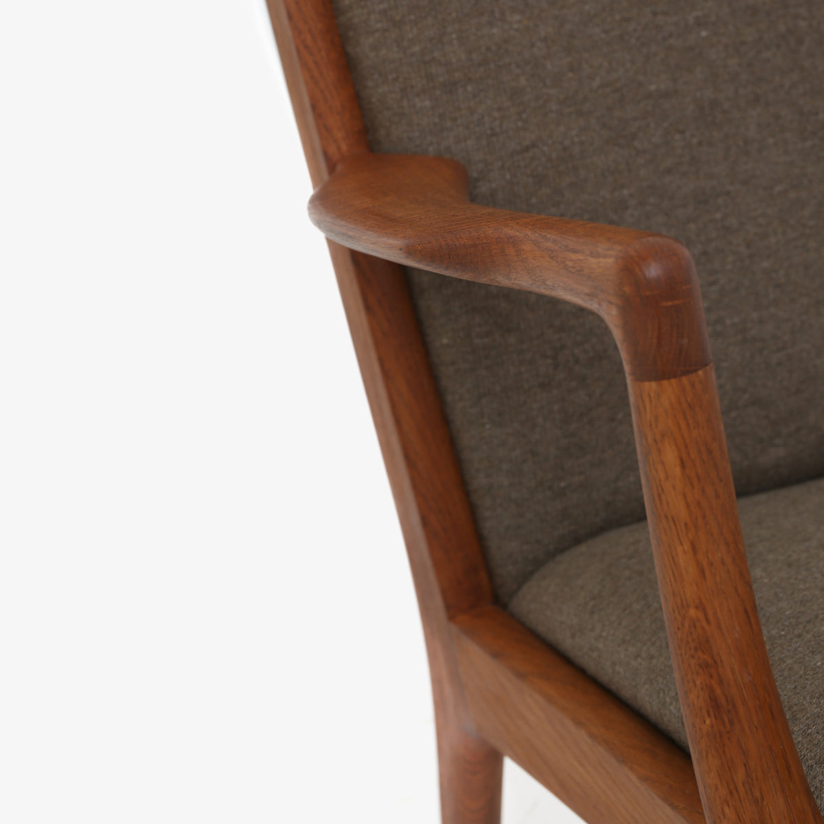 AP 16 - Easy chair in patinated oak