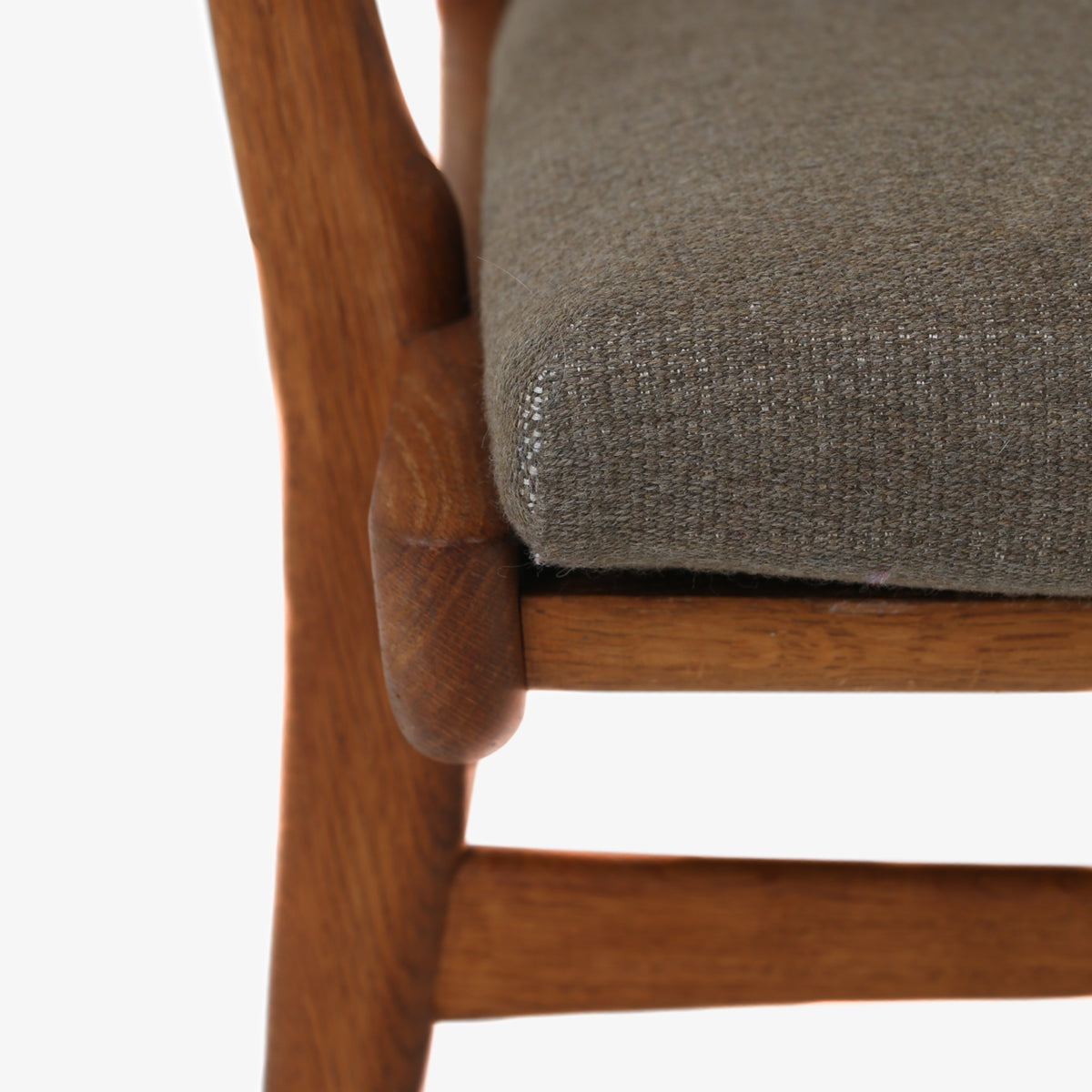 AP 16 - Easy chair in patinated oak