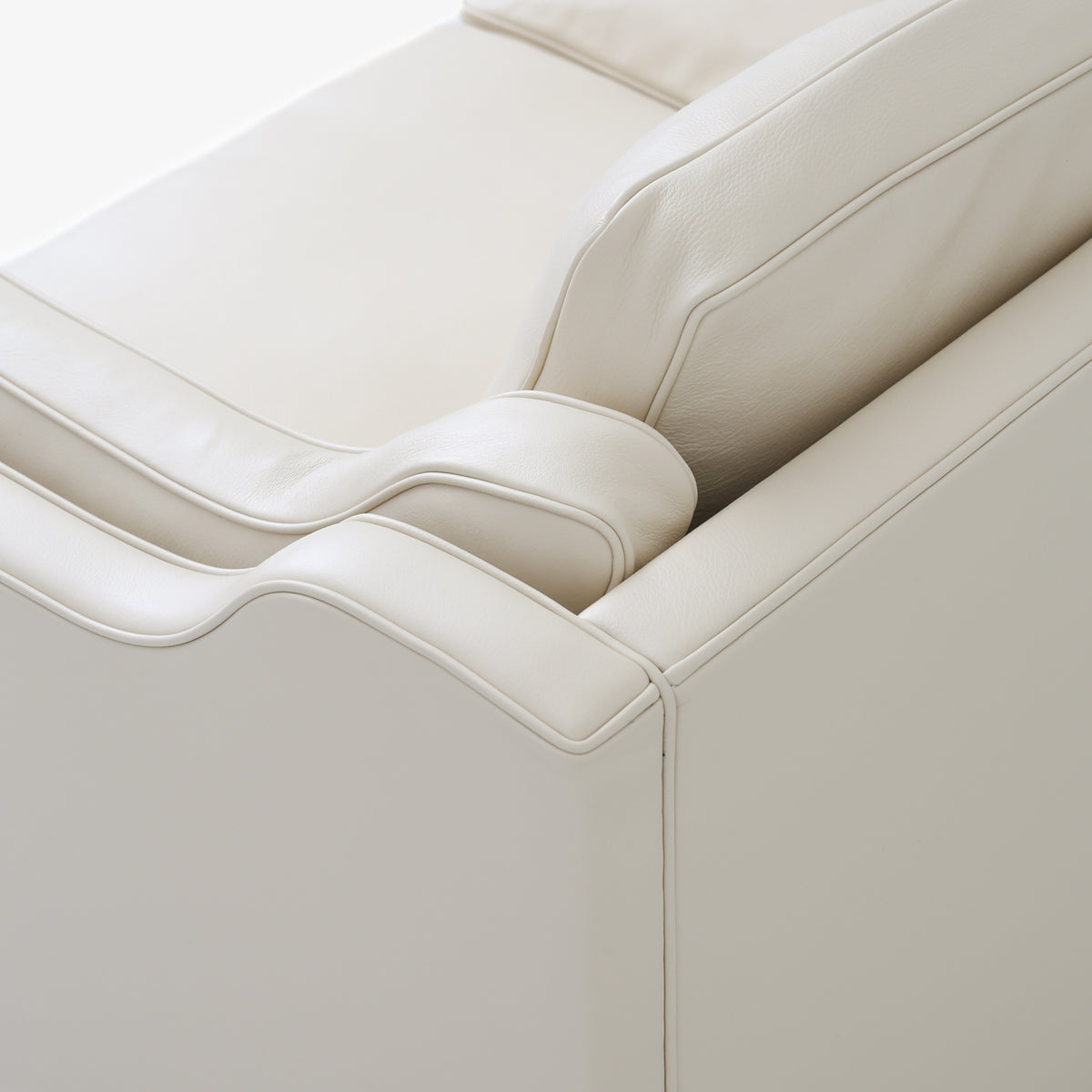 BM 2212 - 2-seater sofa in cream leather