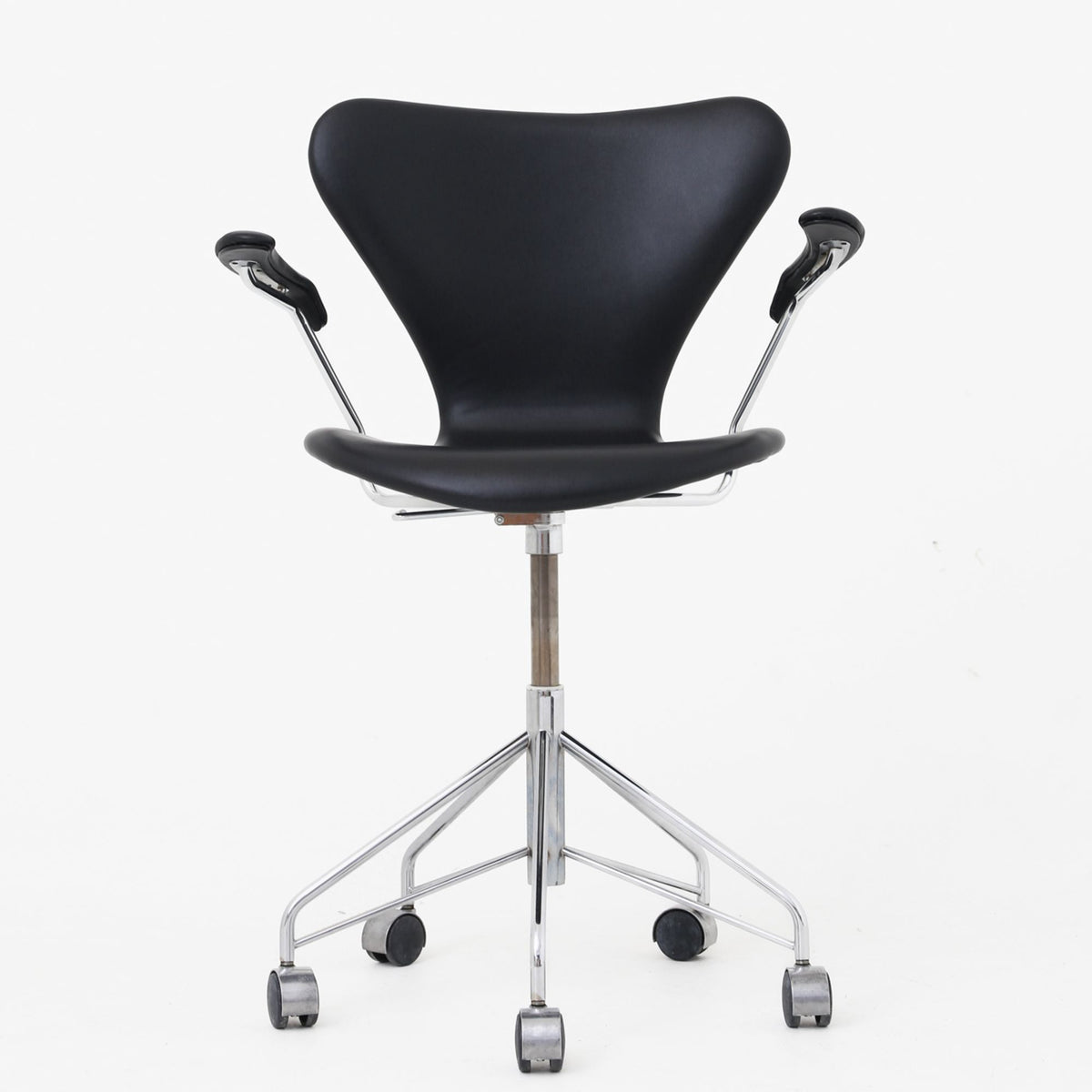 AJ 3217 - Kontorstol i sort Elegance-læder