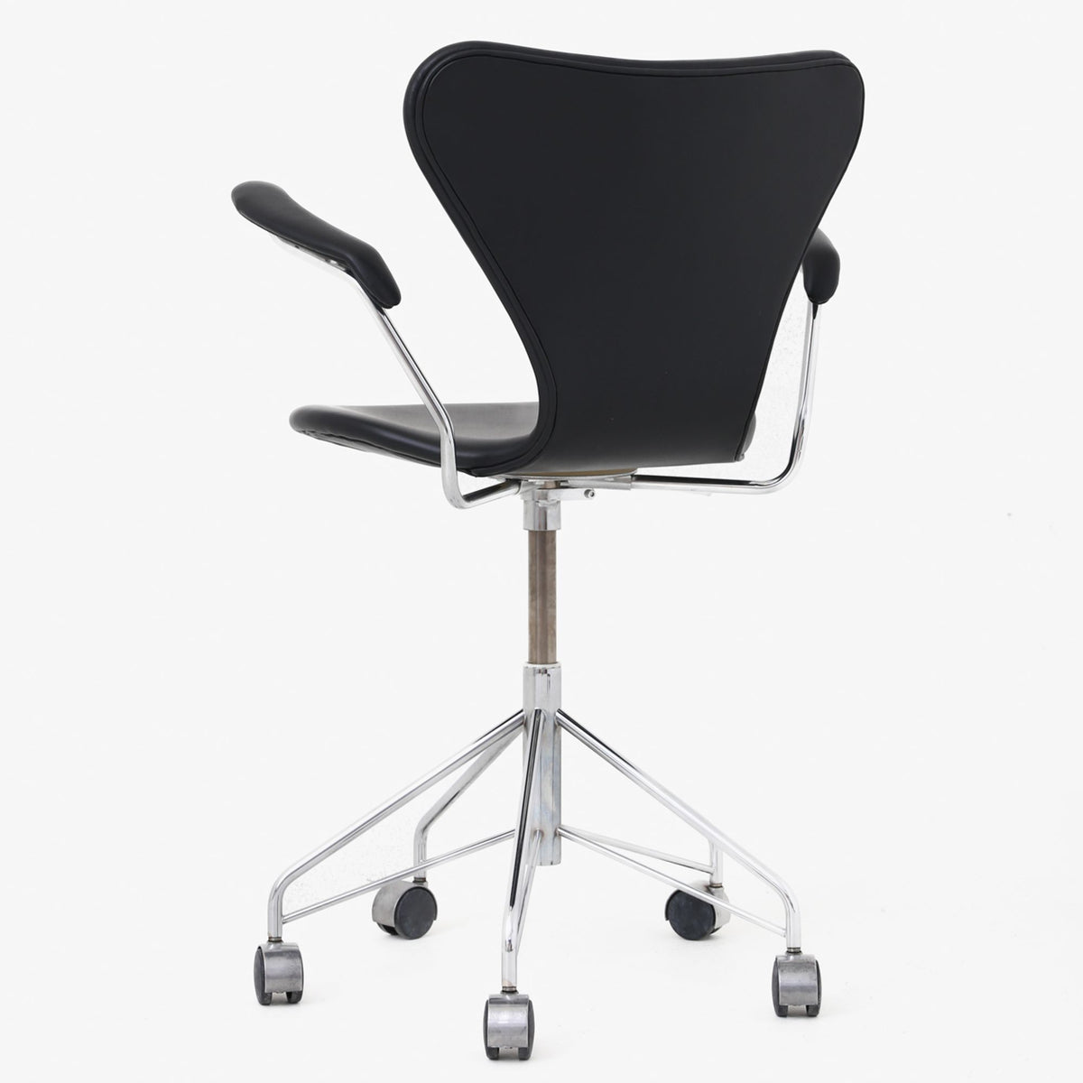 AJ 3217 - Kontorstol i sort Elegance-læder