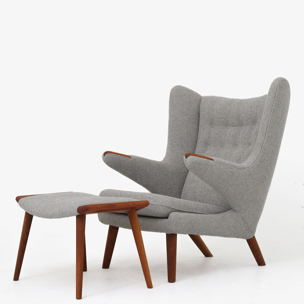 AP 19 - Papa Bear Chair w. stool in Moss fabric
