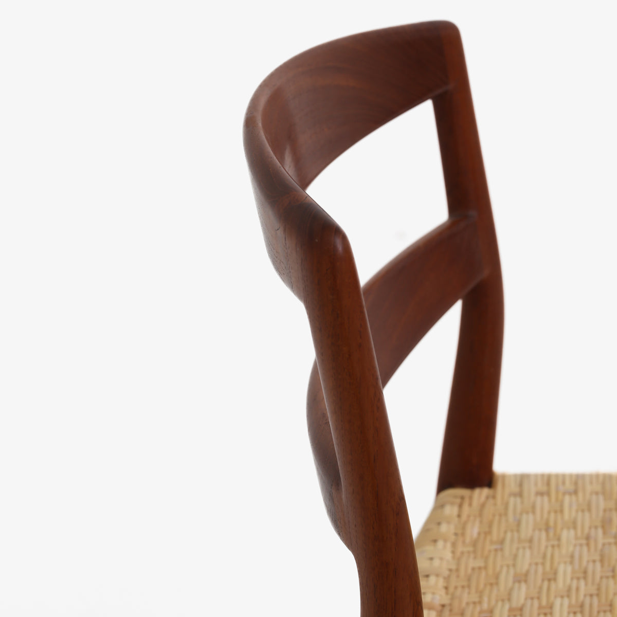 Dining chair in teak