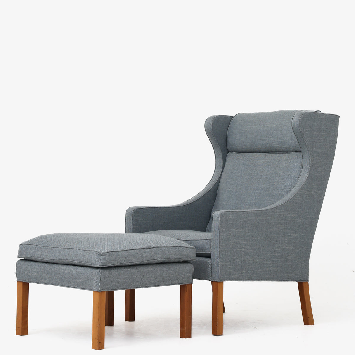 BM 2202 - Foot stool in new textile