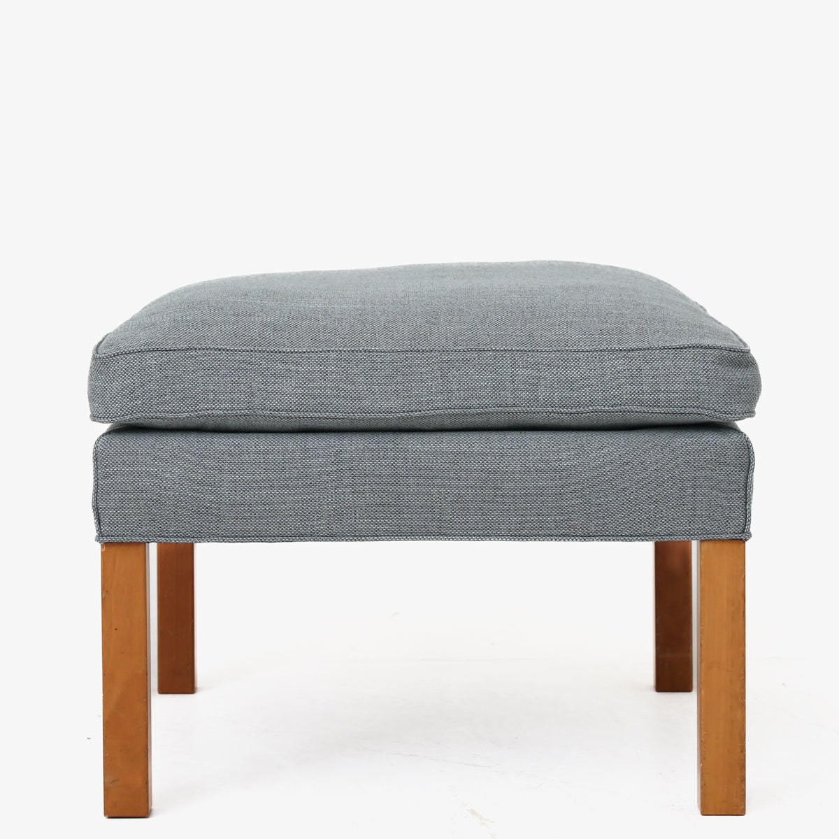 BM 2202 - Foot stool in new textile