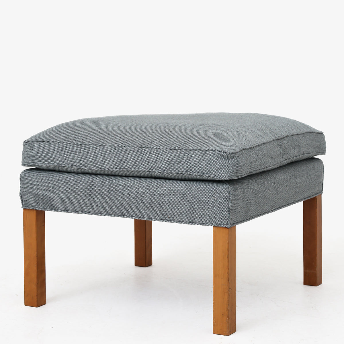 BM 2202 - Foot stool in new textile