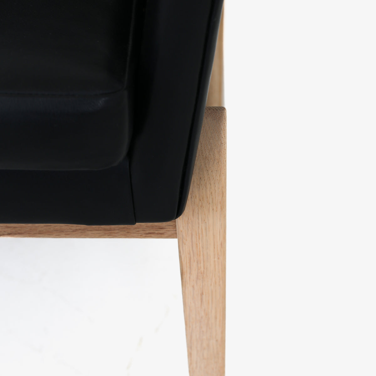 Wing' sofa in black leather