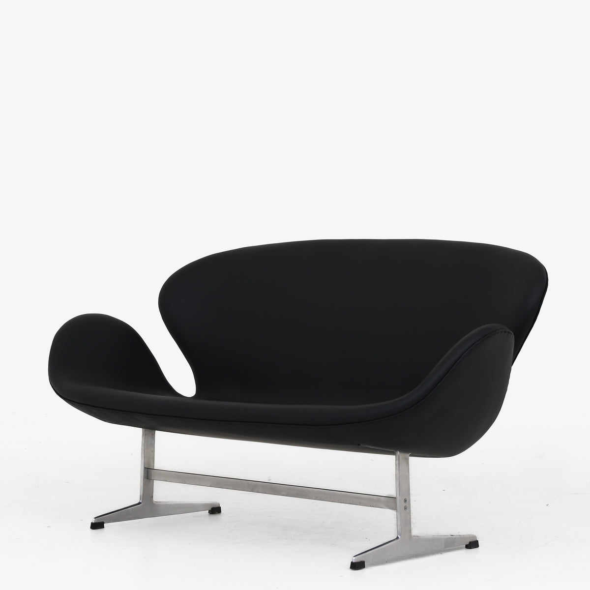 AJ 3321 - Swan sofa in black Savanne leather