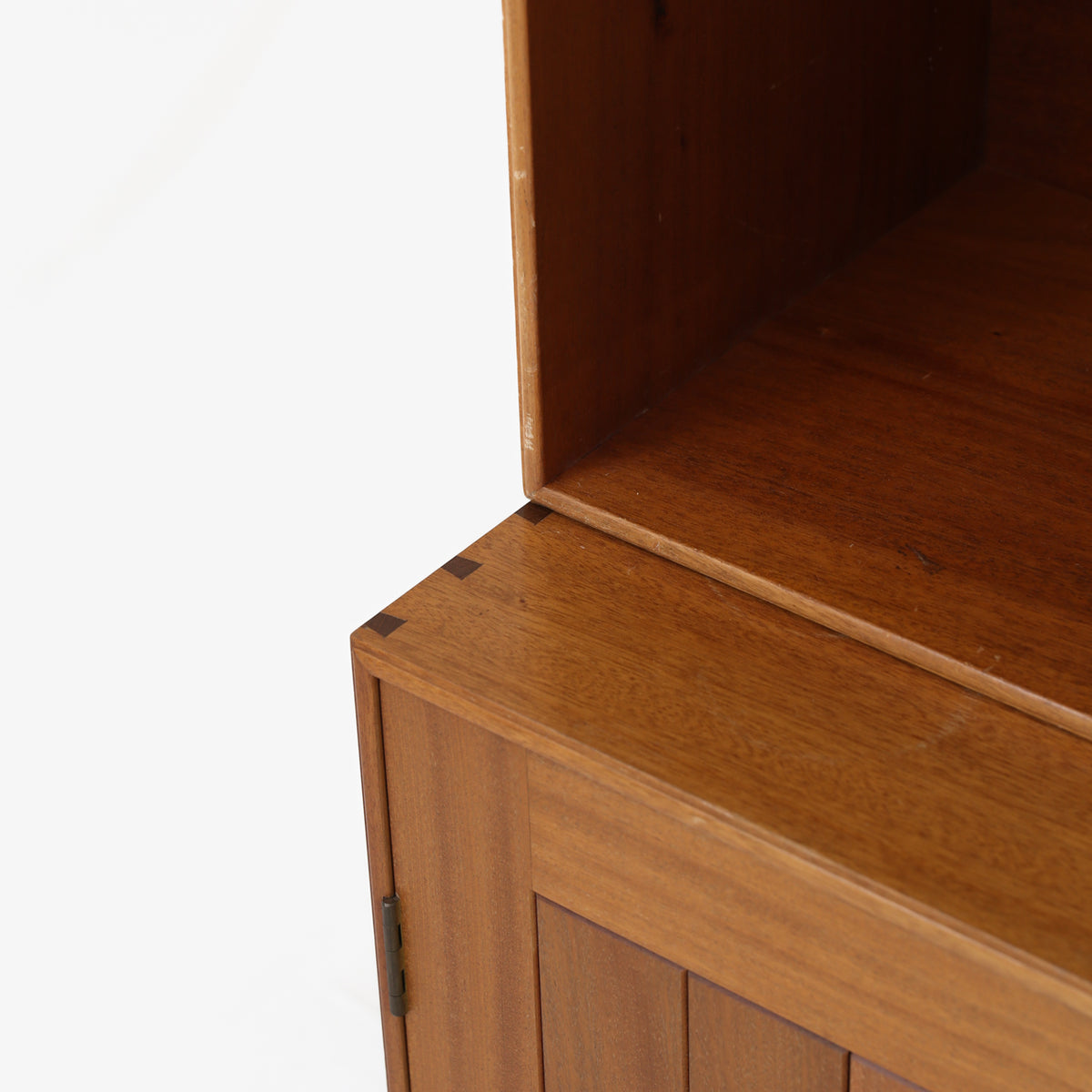 Storage system in mahogany