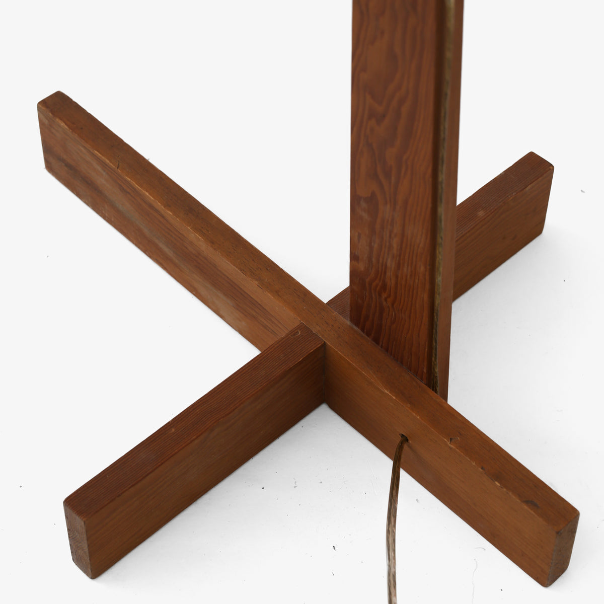 Floor lamp in patinated pine