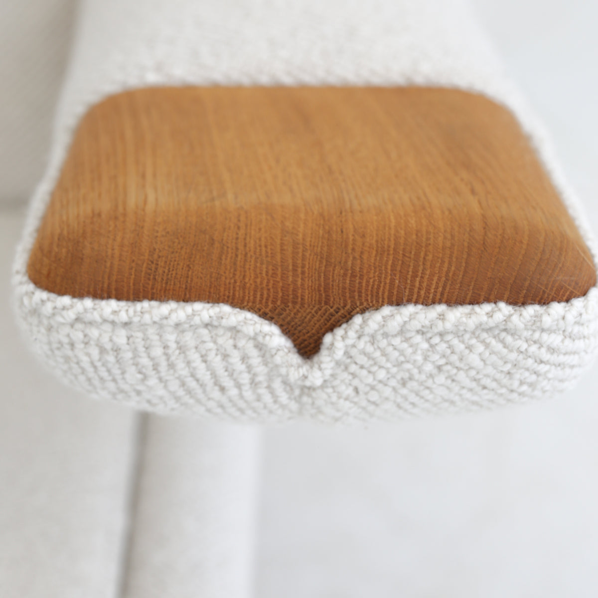 AP 69 - Rare 'Mega Papa Bear Chair'