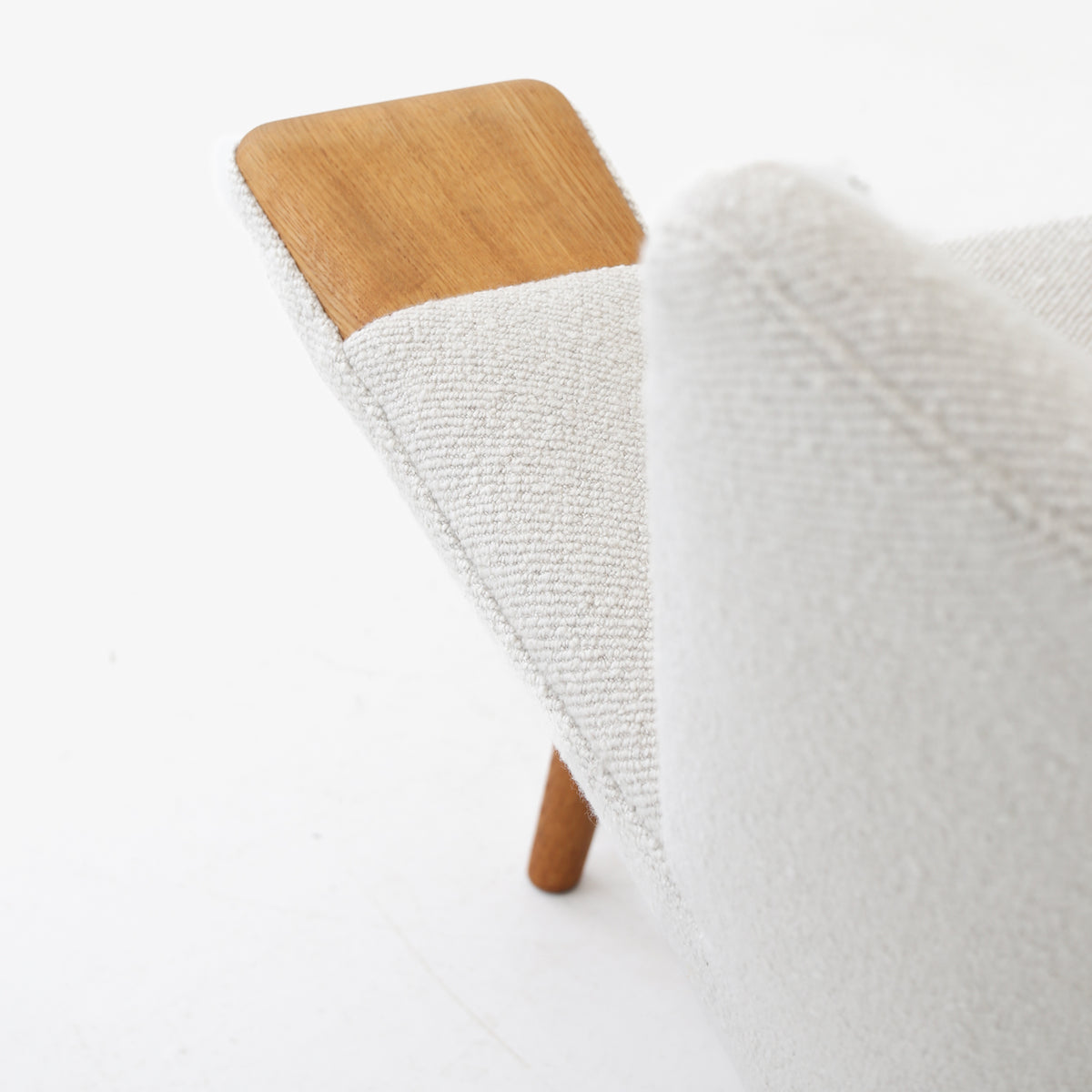 AP 69 - Rare 'Mega Papa Bear Chair'