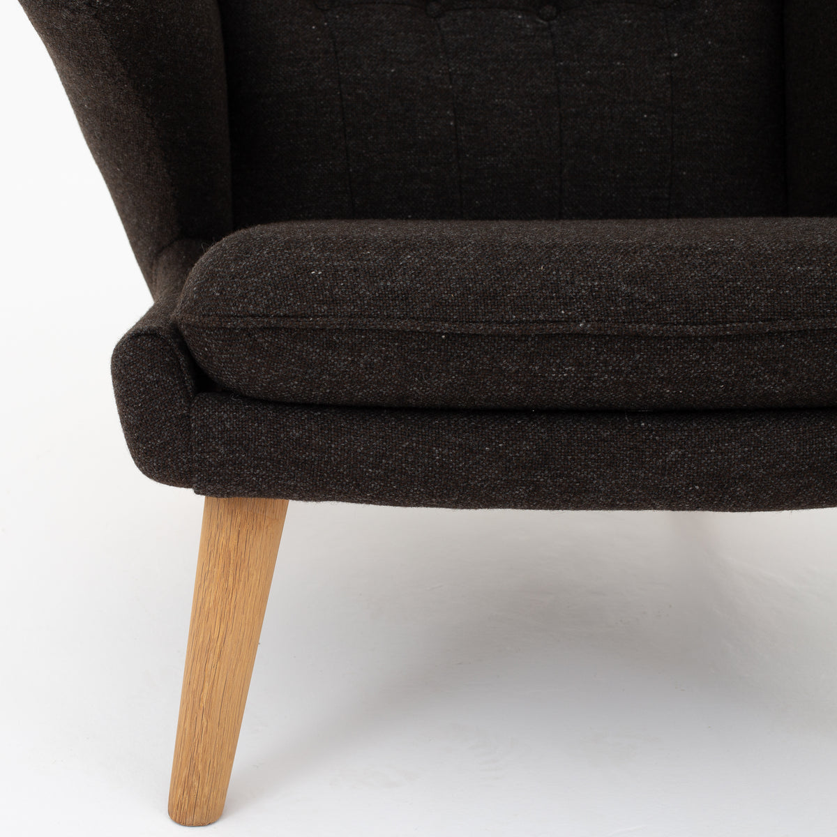 AP 19 - Papa Bear chair in brown wool