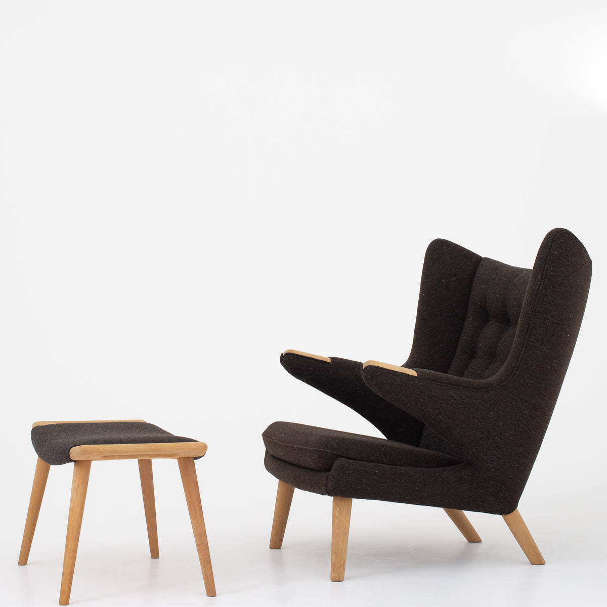 AP 19 - Papa Bear chair in brown wool