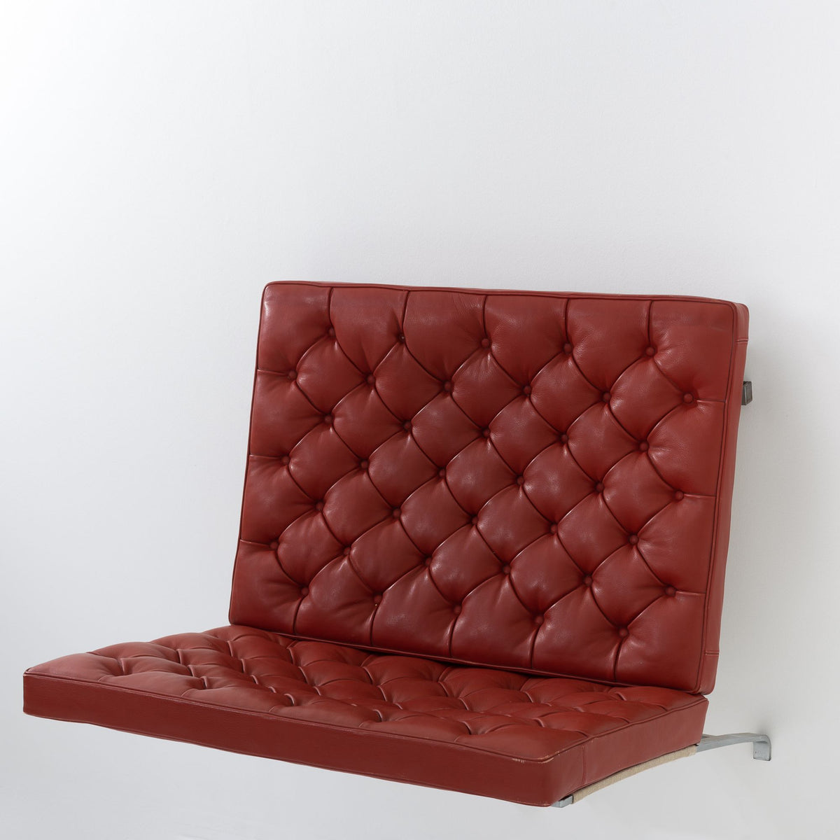 PK 26 - Wall-mounted sofa